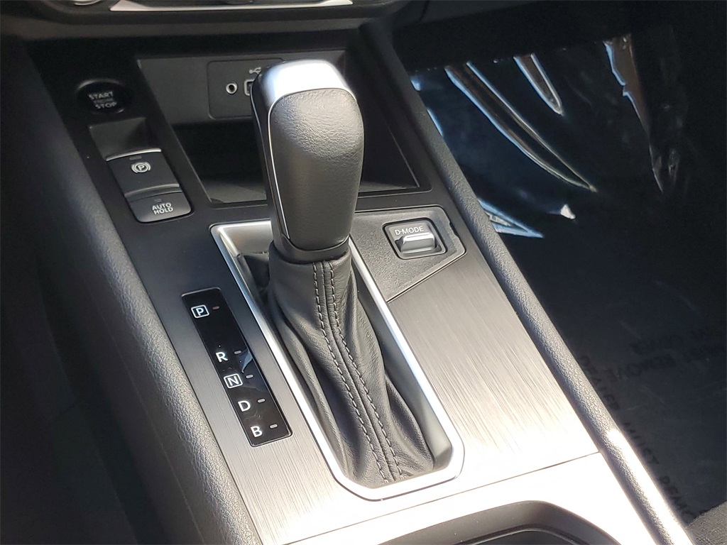 used 2025 Nissan Kicks car