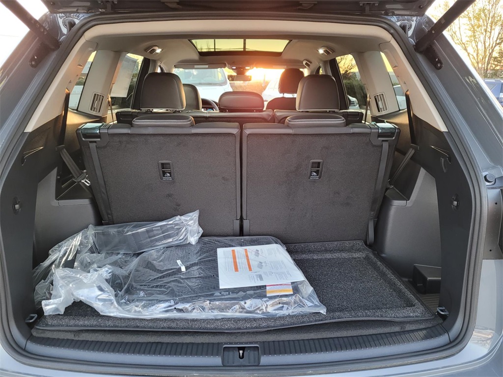 new 2025 Volkswagen Atlas car, priced at $48,348