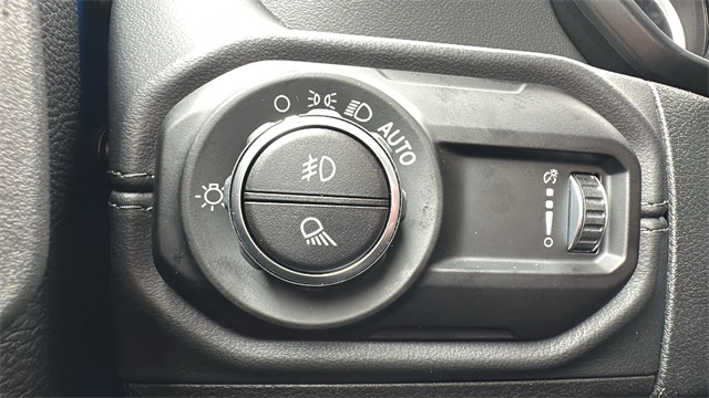new 2025 Jeep Gladiator car, priced at $46,907