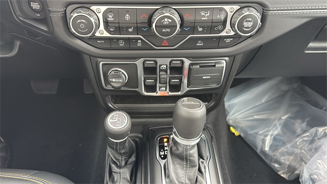new 2025 Jeep Gladiator car, priced at $46,907