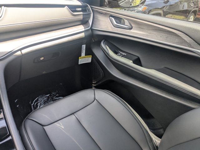 new 2025 Jeep Grand Cherokee L car, priced at $45,035