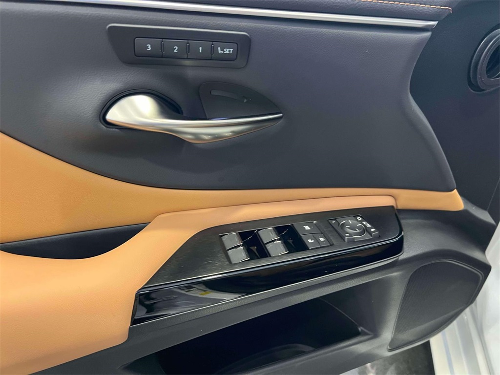 new 2025 Lexus ES car, priced at $50,225