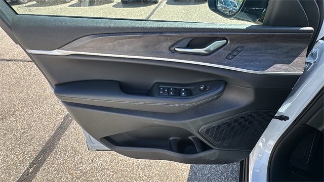 new 2025 Jeep Grand Cherokee car, priced at $44,494