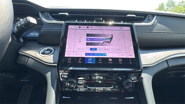 new 2025 Jeep Grand Cherokee car, priced at $44,494