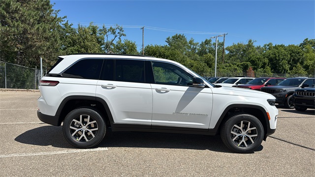 new 2025 Jeep Grand Cherokee car, priced at $44,494