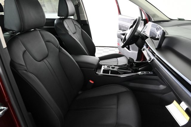 new 2025 Kia Sorento car, priced at $41,185