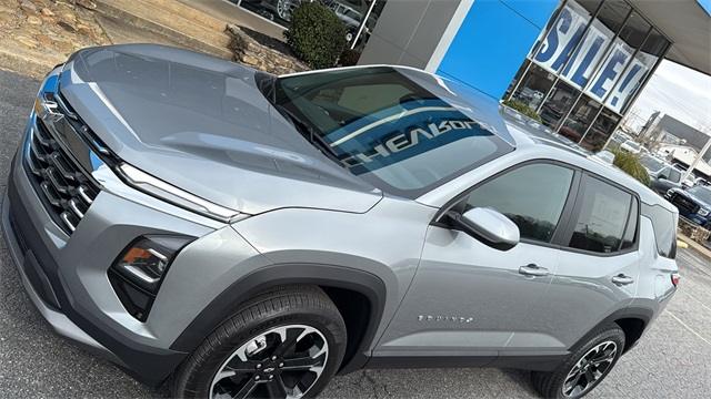 new 2026 Chevrolet Equinox car, priced at $33,095