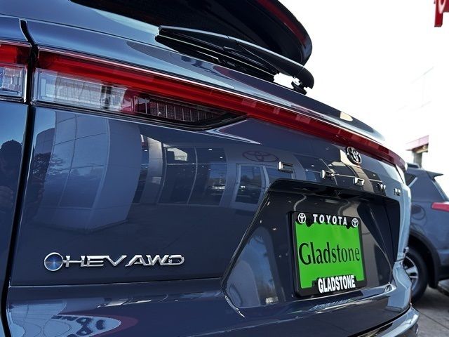 new 2025 Toyota Crown Signia car