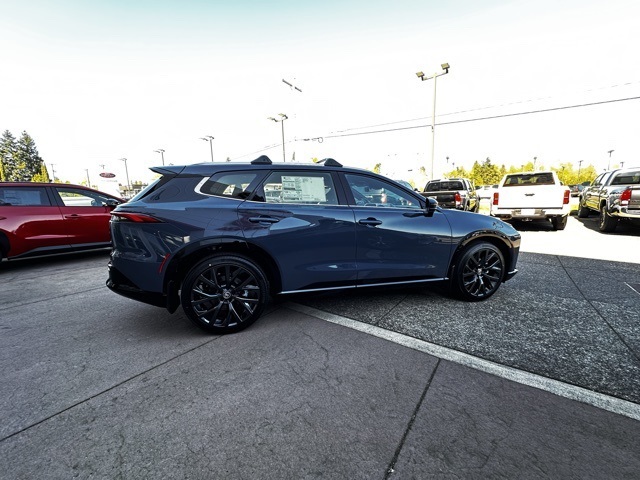 new 2025 Toyota Crown Signia car