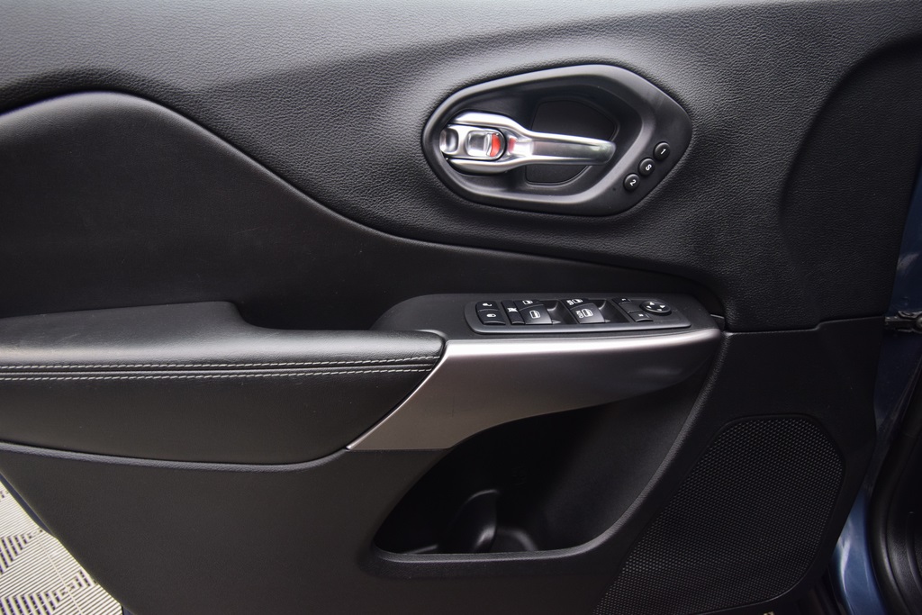 used 2019 Jeep Cherokee car, priced at $21,595