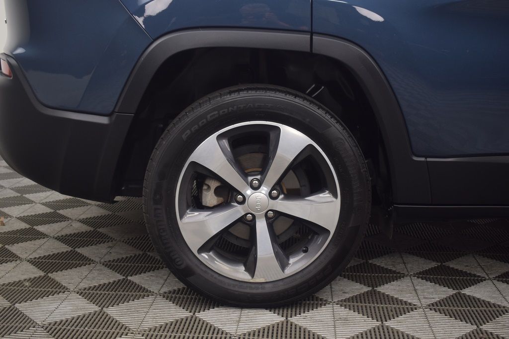 used 2019 Jeep Cherokee car, priced at $21,595