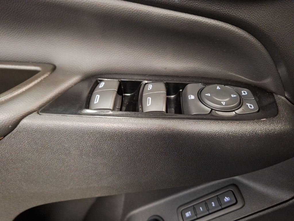 used 2023 Chevrolet Equinox car, priced at $27,207
