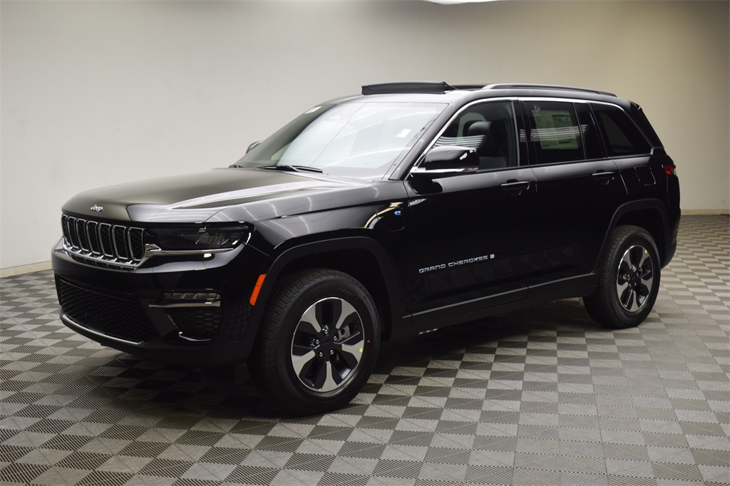 new 2025 Jeep Grand Cherokee car, priced at $55,433