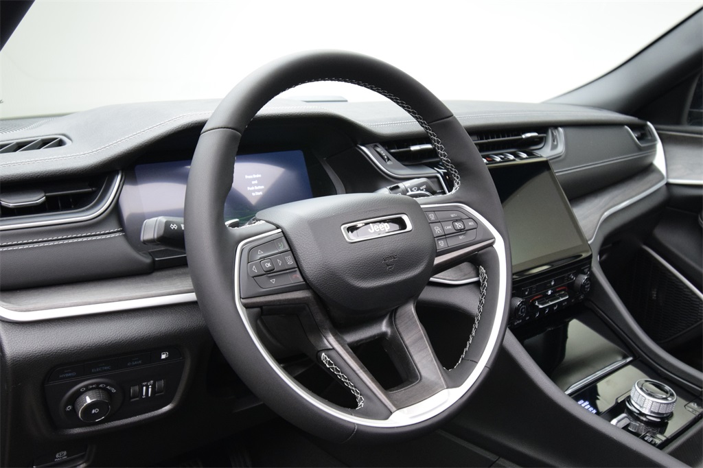 new 2025 Jeep Grand Cherokee car, priced at $55,433