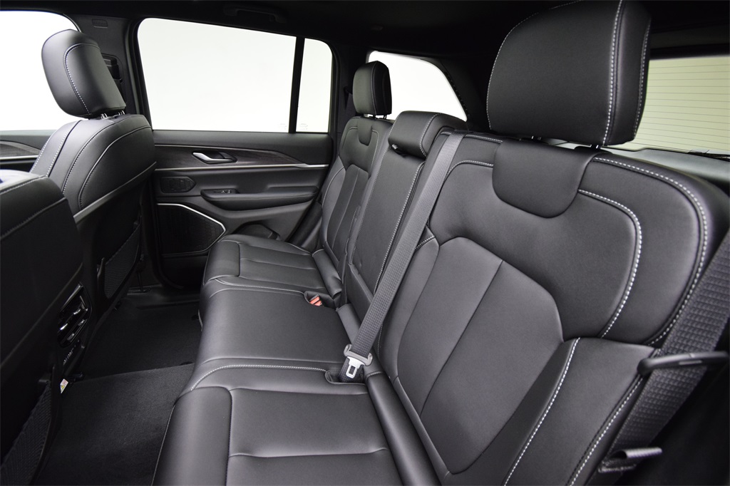 new 2025 Jeep Grand Cherokee car, priced at $55,433