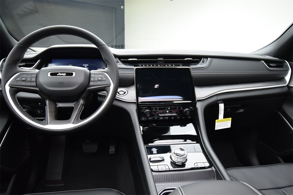 new 2025 Jeep Grand Cherokee car, priced at $55,433