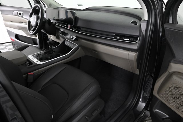 new 2025 Kia Carnival car, priced at $40,734
