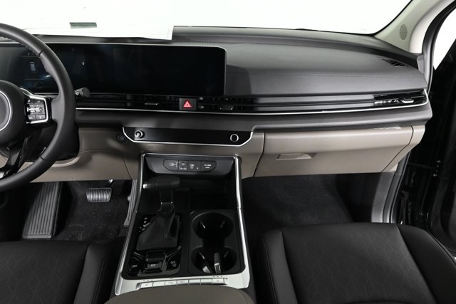 new 2025 Kia Carnival car, priced at $40,734