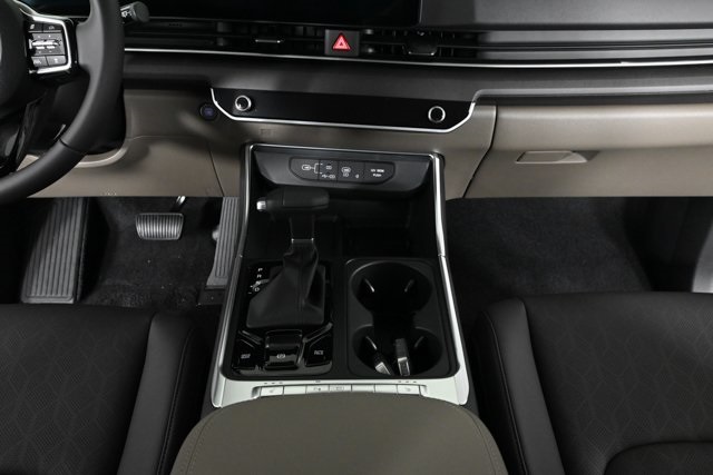 new 2025 Kia Carnival car, priced at $40,734