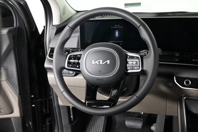 new 2025 Kia Carnival car, priced at $40,734