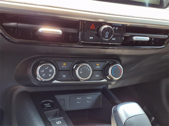 new 2025 Nissan Kicks car, priced at $25,254