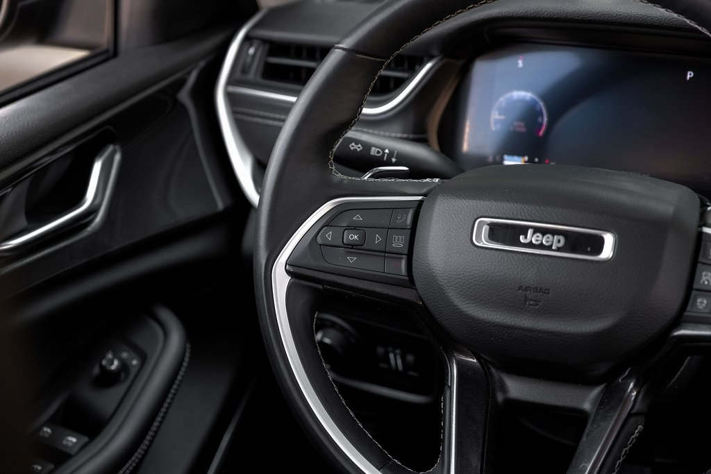 used 2022 Jeep Grand Cherokee car, priced at $28,998