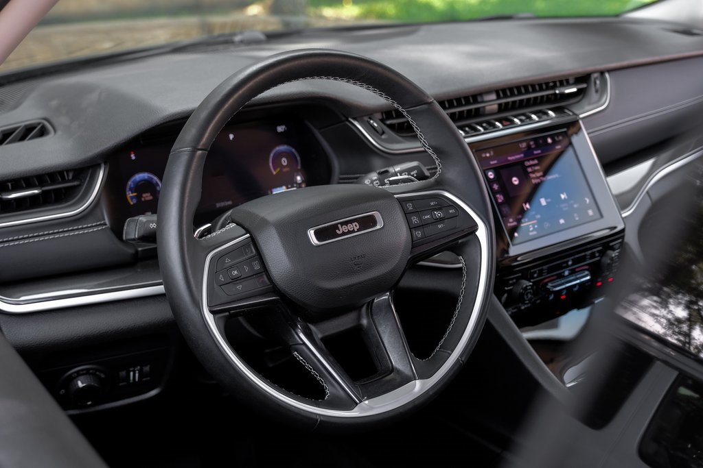 used 2022 Jeep Grand Cherokee car, priced at $28,998