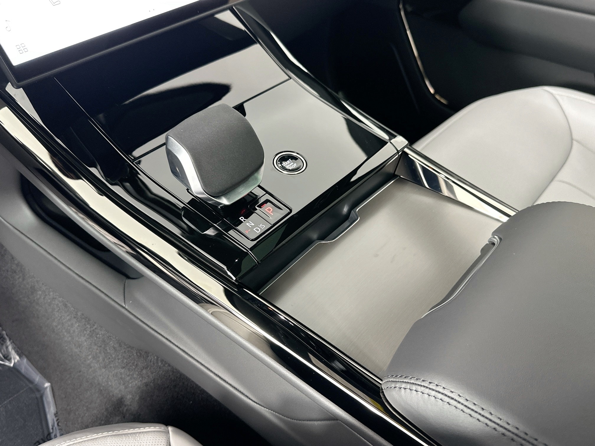 new 2025 Land Rover Range Rover Sport car, priced at $101,655