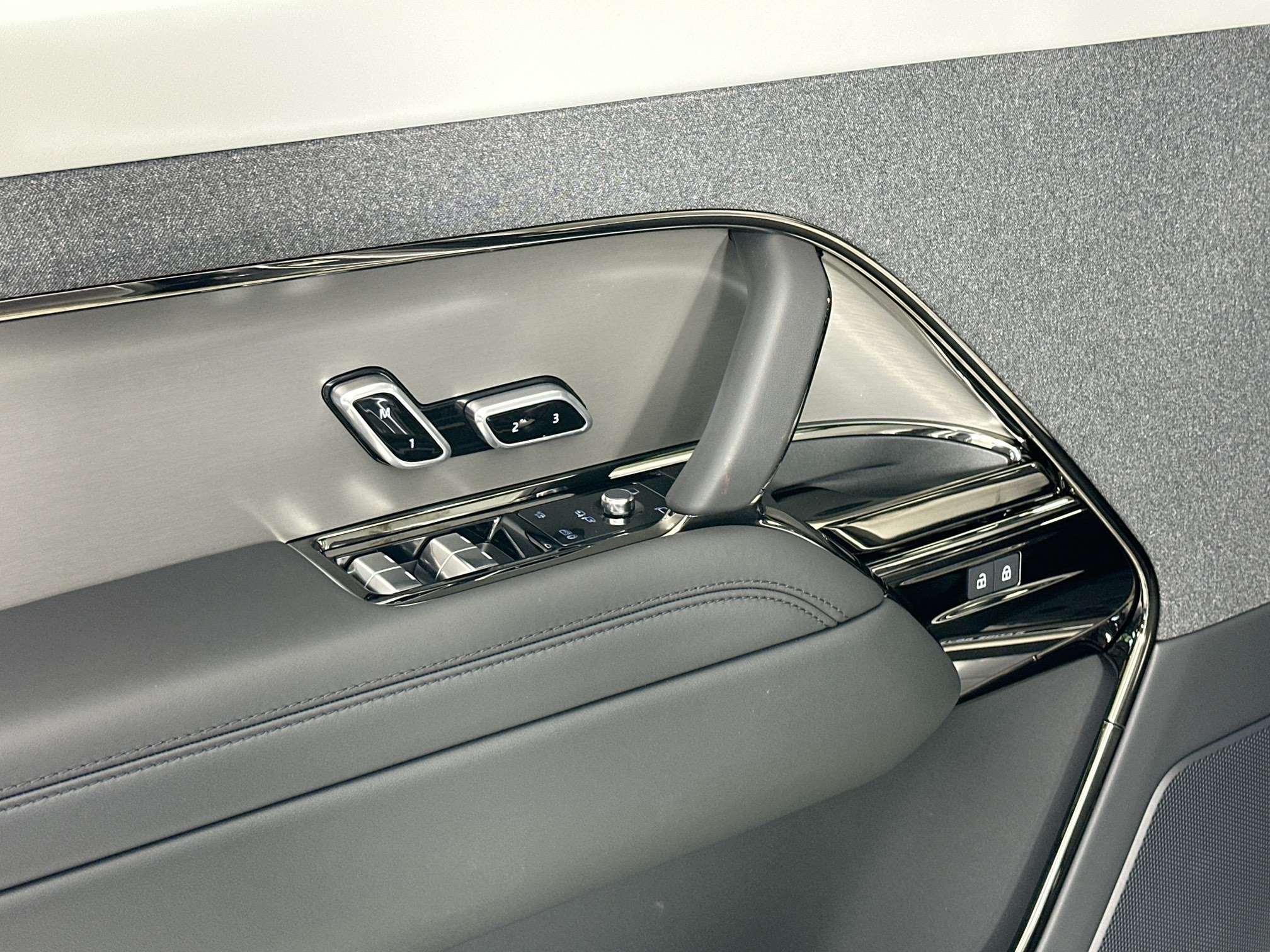 new 2025 Land Rover Range Rover Sport car, priced at $101,655