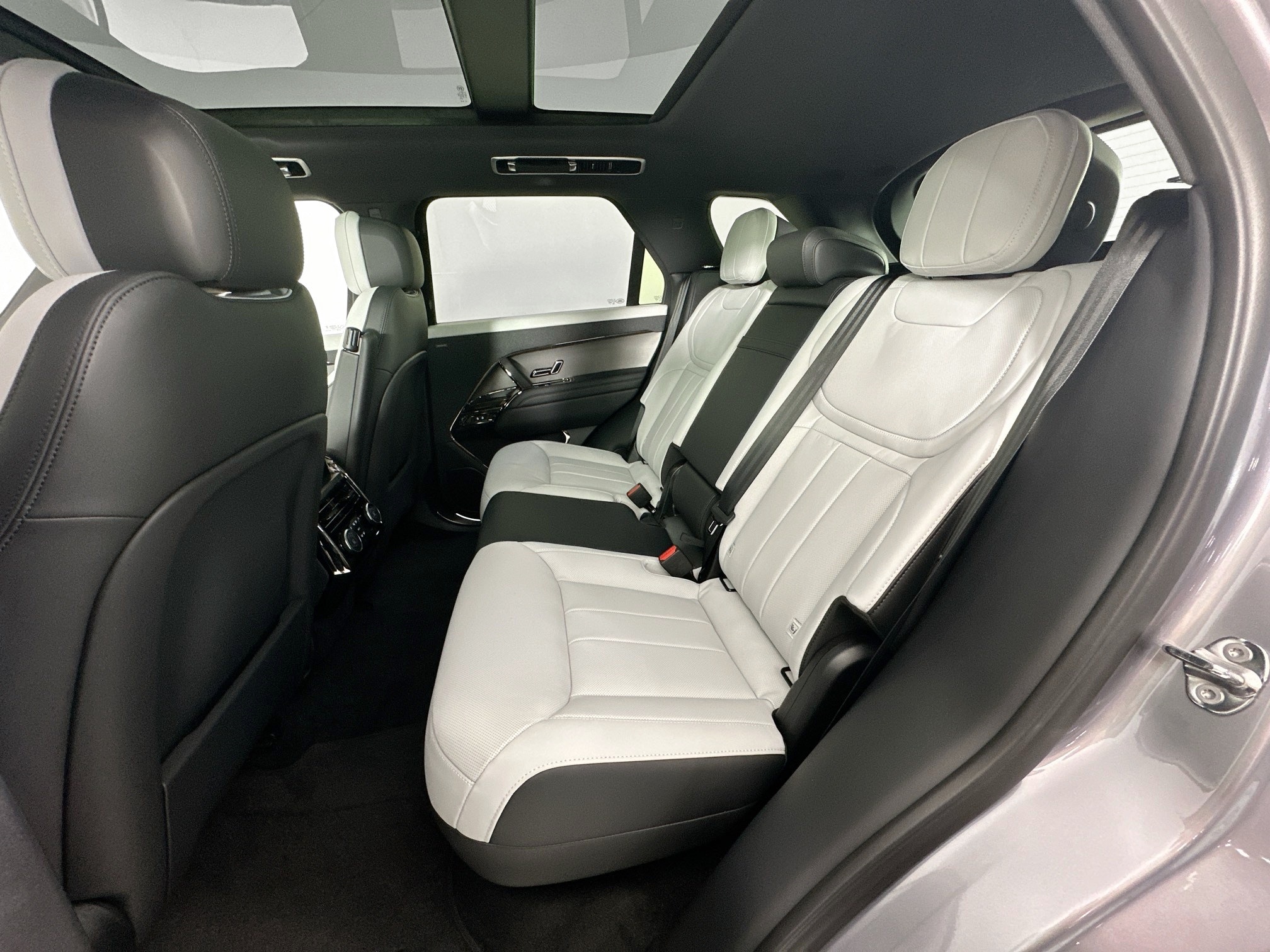 new 2025 Land Rover Range Rover Sport car, priced at $101,655