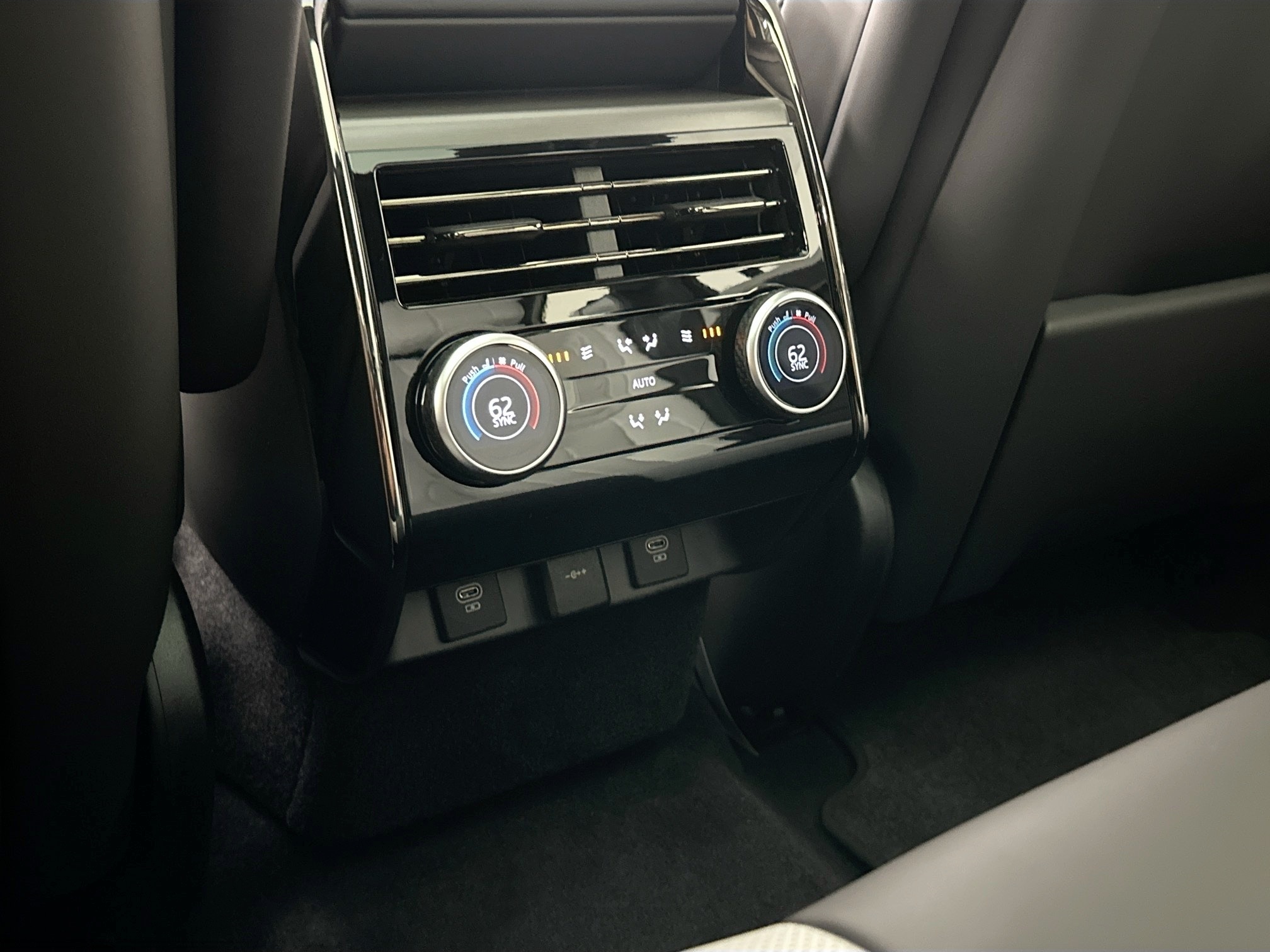 new 2025 Land Rover Range Rover Sport car, priced at $101,655