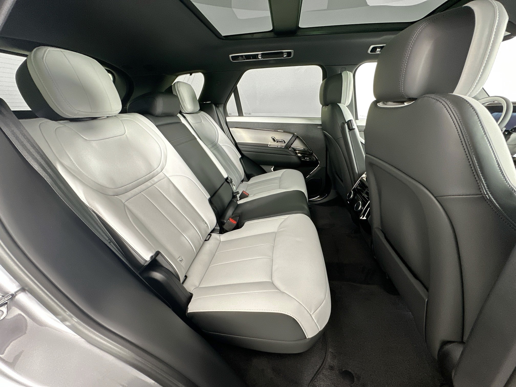 new 2025 Land Rover Range Rover Sport car, priced at $101,655