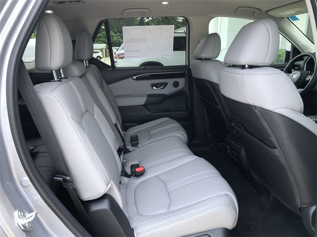 new 2025 Honda Pilot car, priced at $44,450
