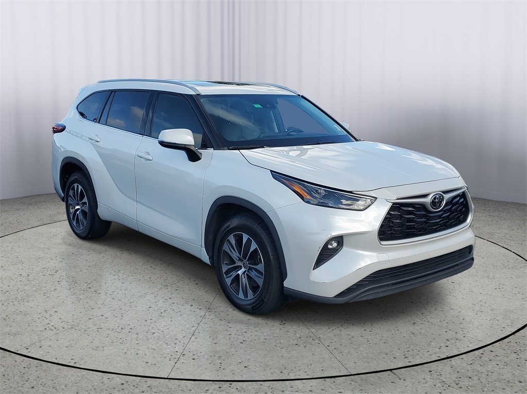 used 2022 Toyota Highlander car, priced at $30,998