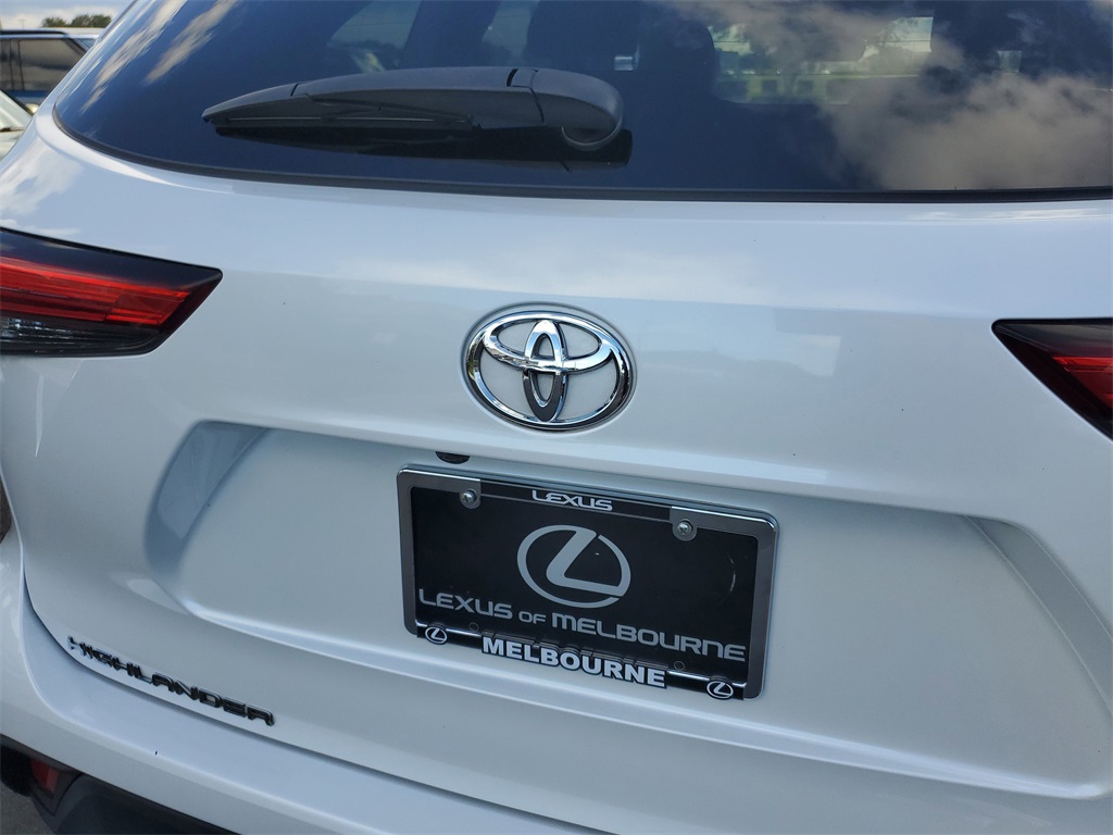 used 2022 Toyota Highlander car, priced at $30,998