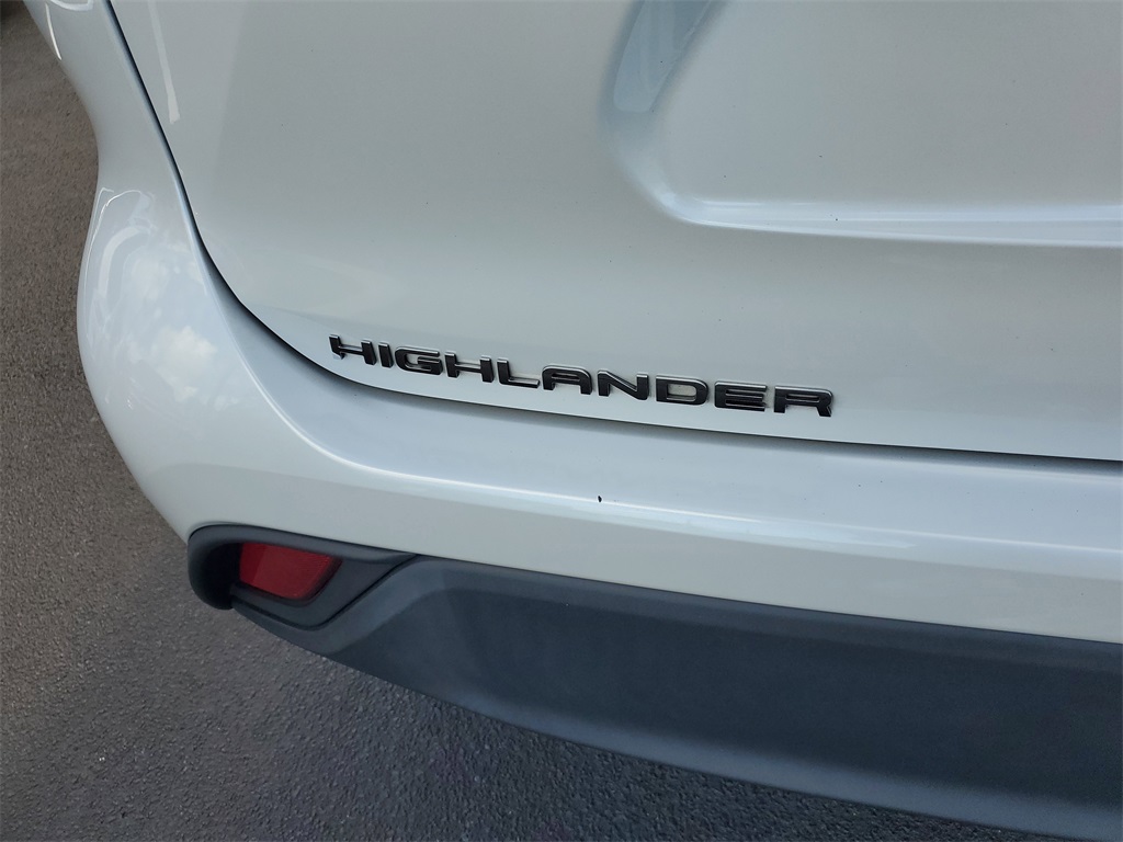 used 2022 Toyota Highlander car, priced at $30,998