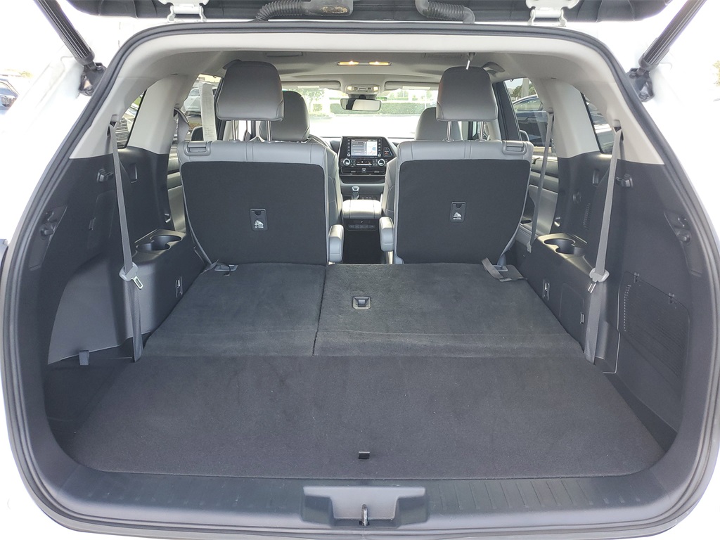 used 2022 Toyota Highlander car, priced at $30,998