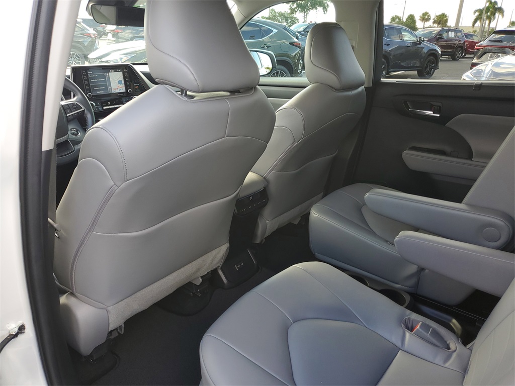 used 2022 Toyota Highlander car, priced at $30,998