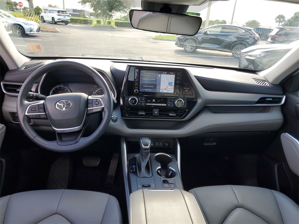 used 2022 Toyota Highlander car, priced at $30,998