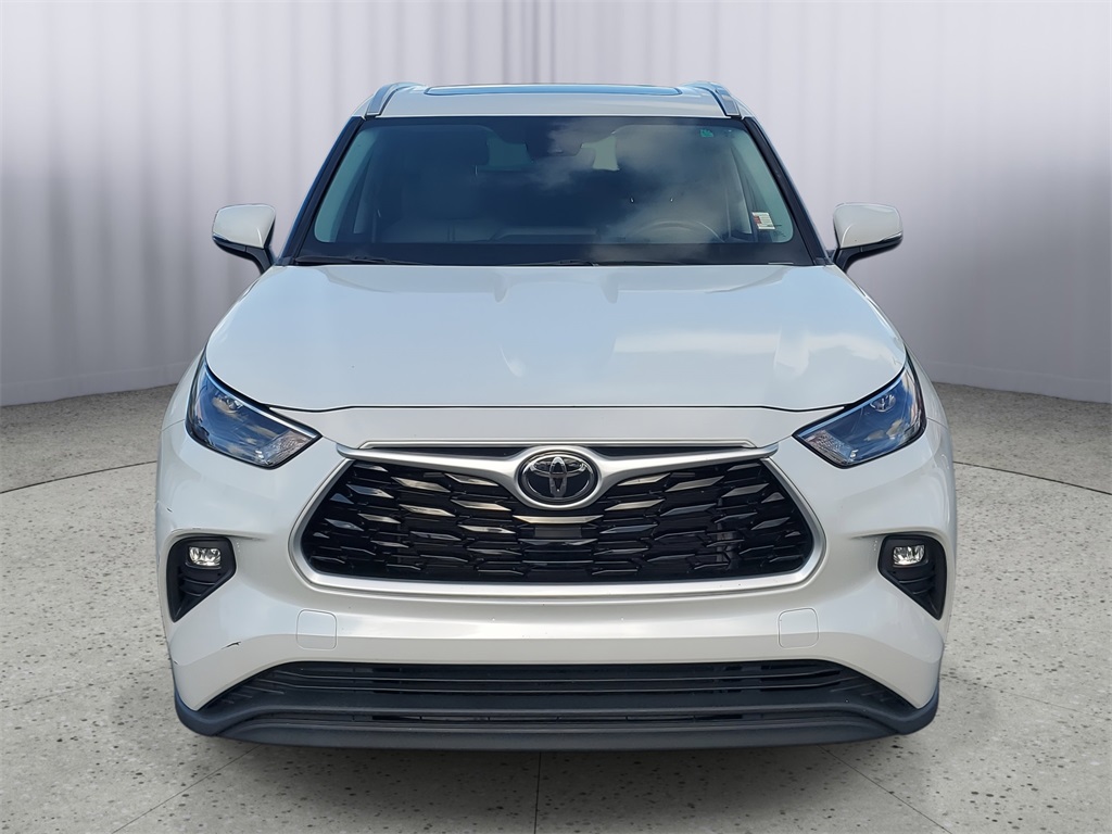 used 2022 Toyota Highlander car, priced at $30,998