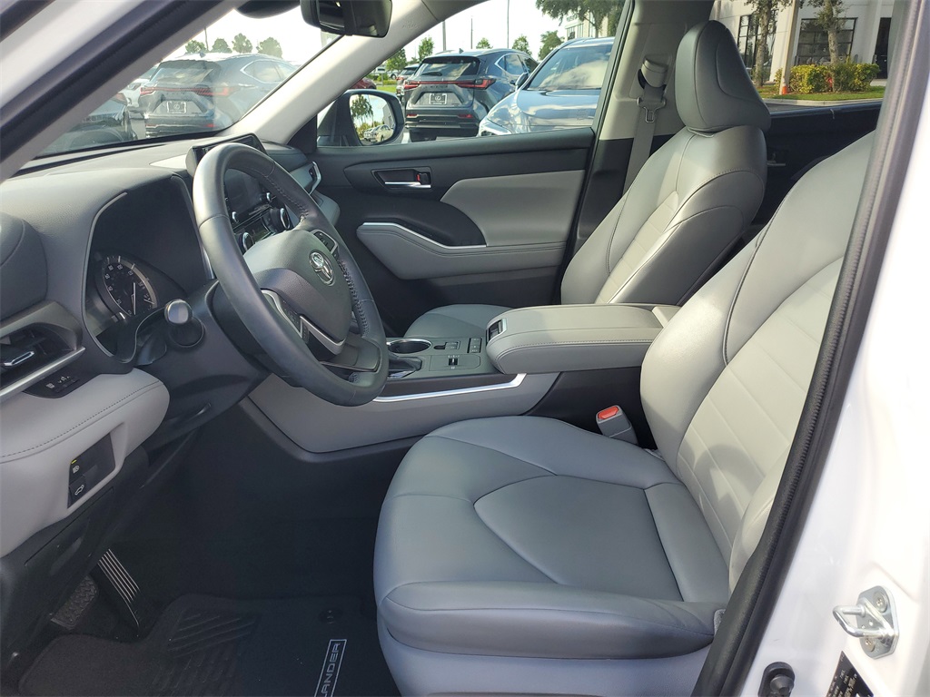 used 2022 Toyota Highlander car, priced at $30,998