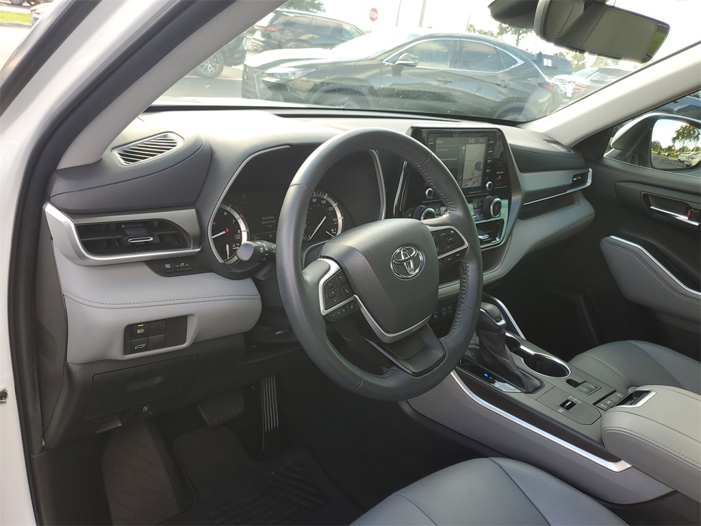 used 2022 Toyota Highlander car, priced at $30,998