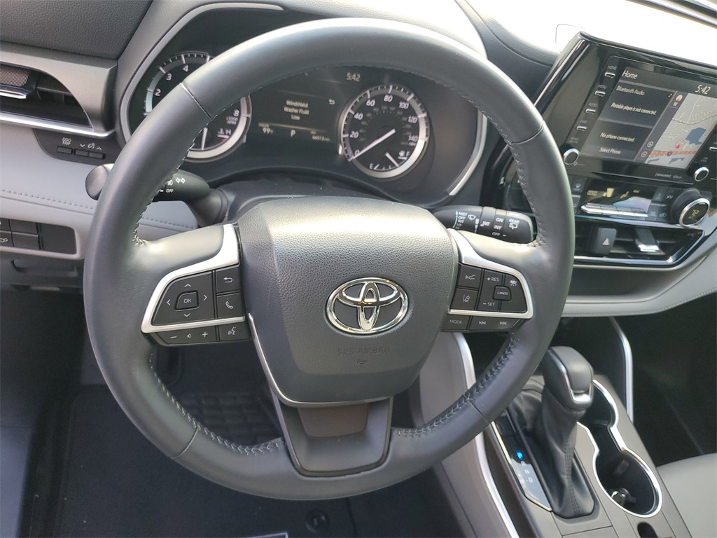 used 2022 Toyota Highlander car, priced at $30,998