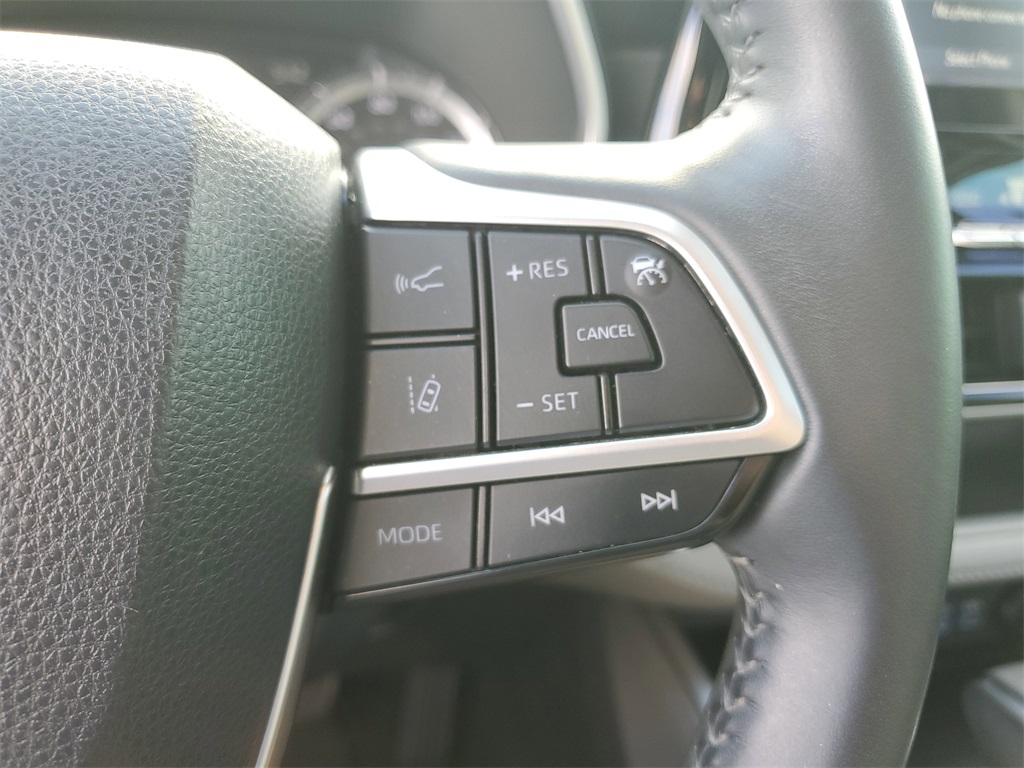 used 2022 Toyota Highlander car, priced at $30,998