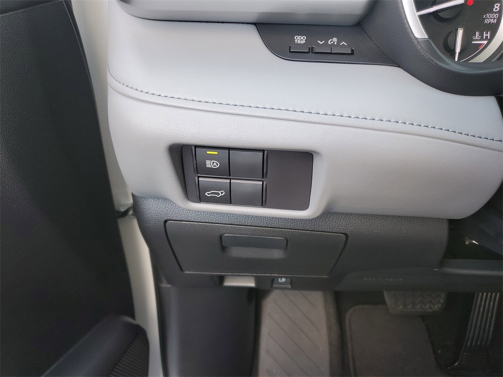 used 2022 Toyota Highlander car, priced at $30,998
