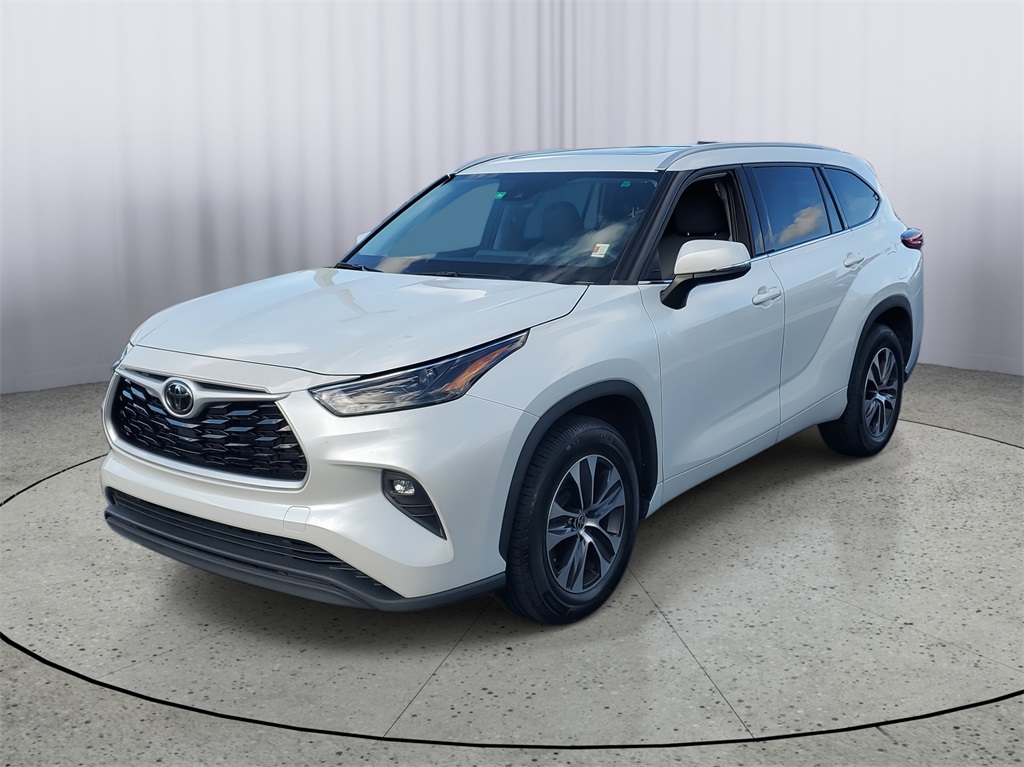 used 2022 Toyota Highlander car, priced at $30,998