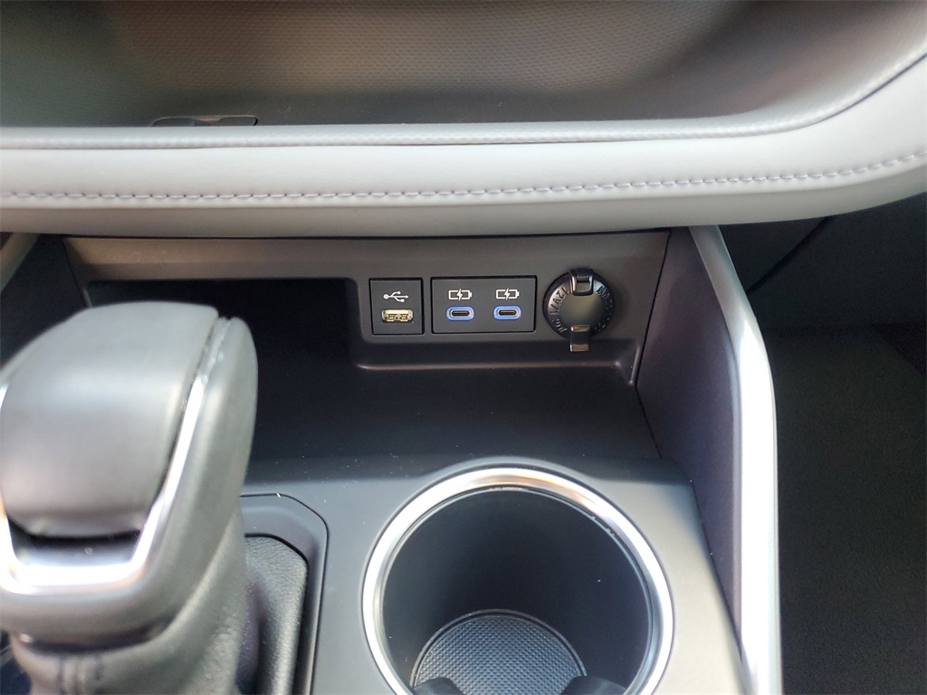 used 2022 Toyota Highlander car, priced at $30,998