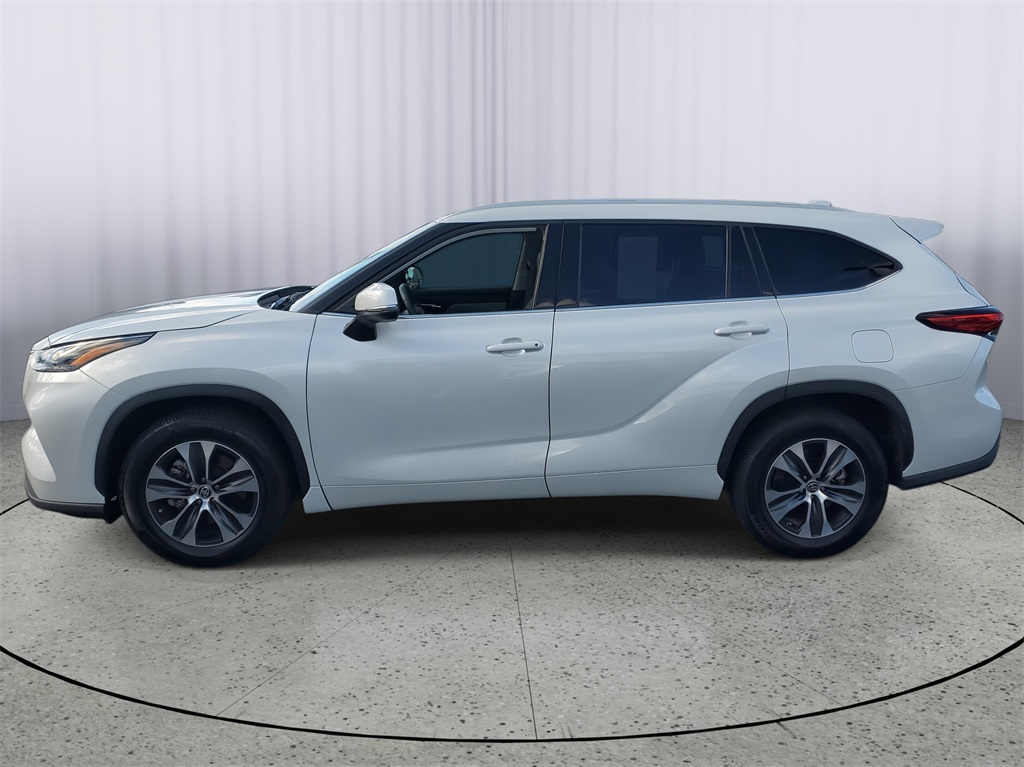used 2022 Toyota Highlander car, priced at $30,998