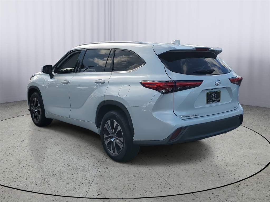 used 2022 Toyota Highlander car, priced at $30,998