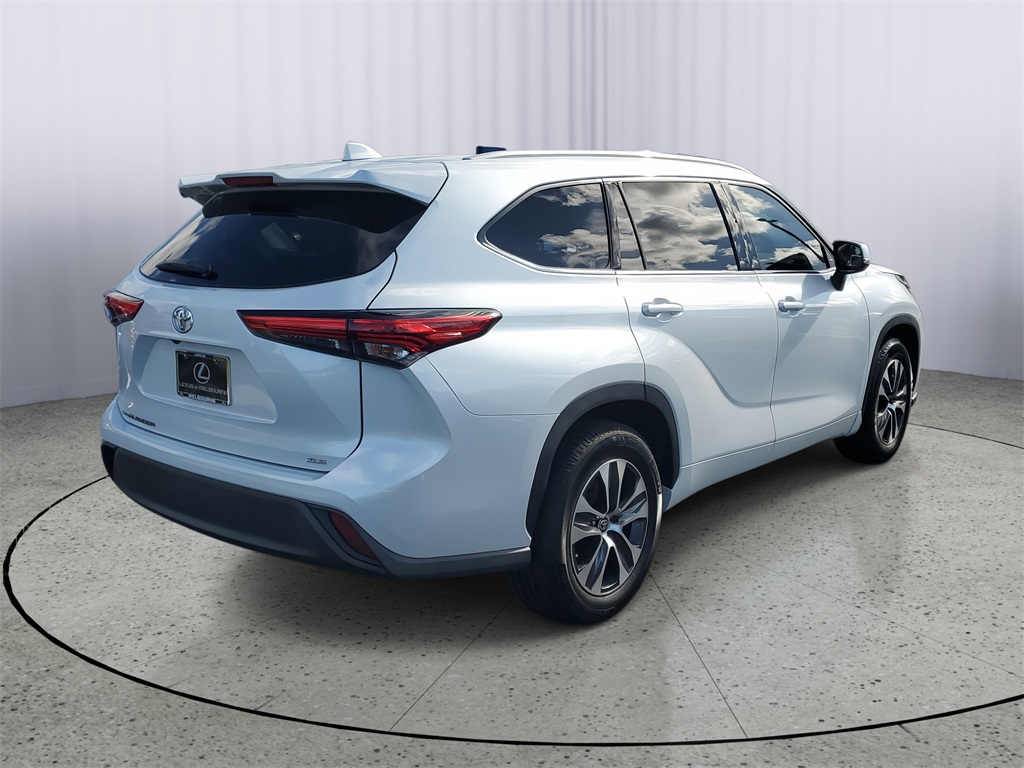 used 2022 Toyota Highlander car, priced at $30,998